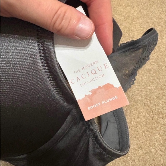 Cacique NWT 44D lace detail boost plunge bra - Picture 2 of 4